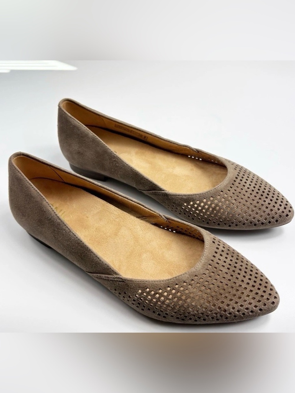 Vionic Posey Pointed Toe Perforated Taupe Suede Leather Flat Shoes Women Size 8